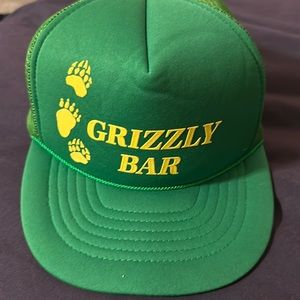 “Grizzly Bar” hat
